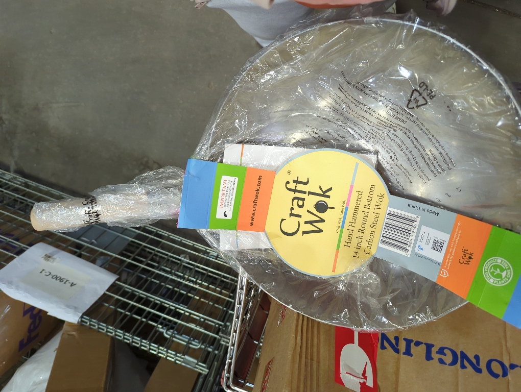 Craft Wok Traditional Hand Hammered Carbon Steel Pow Wok with Wooden and Steel Helper Handle (14 Inch, Round Bottom) / 731W88