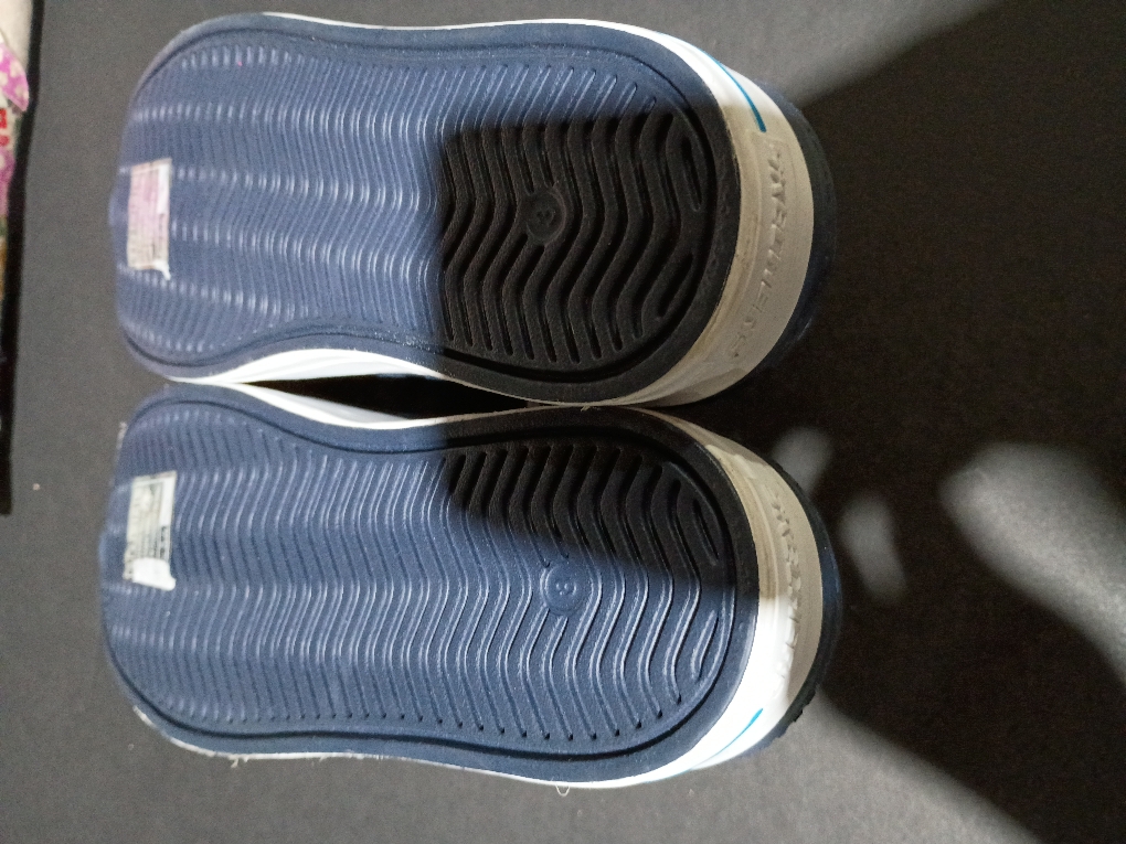 Skechers Boy's Foamies Guzman Steps-Aqua Surge Water Shoe (See the picture for the size )