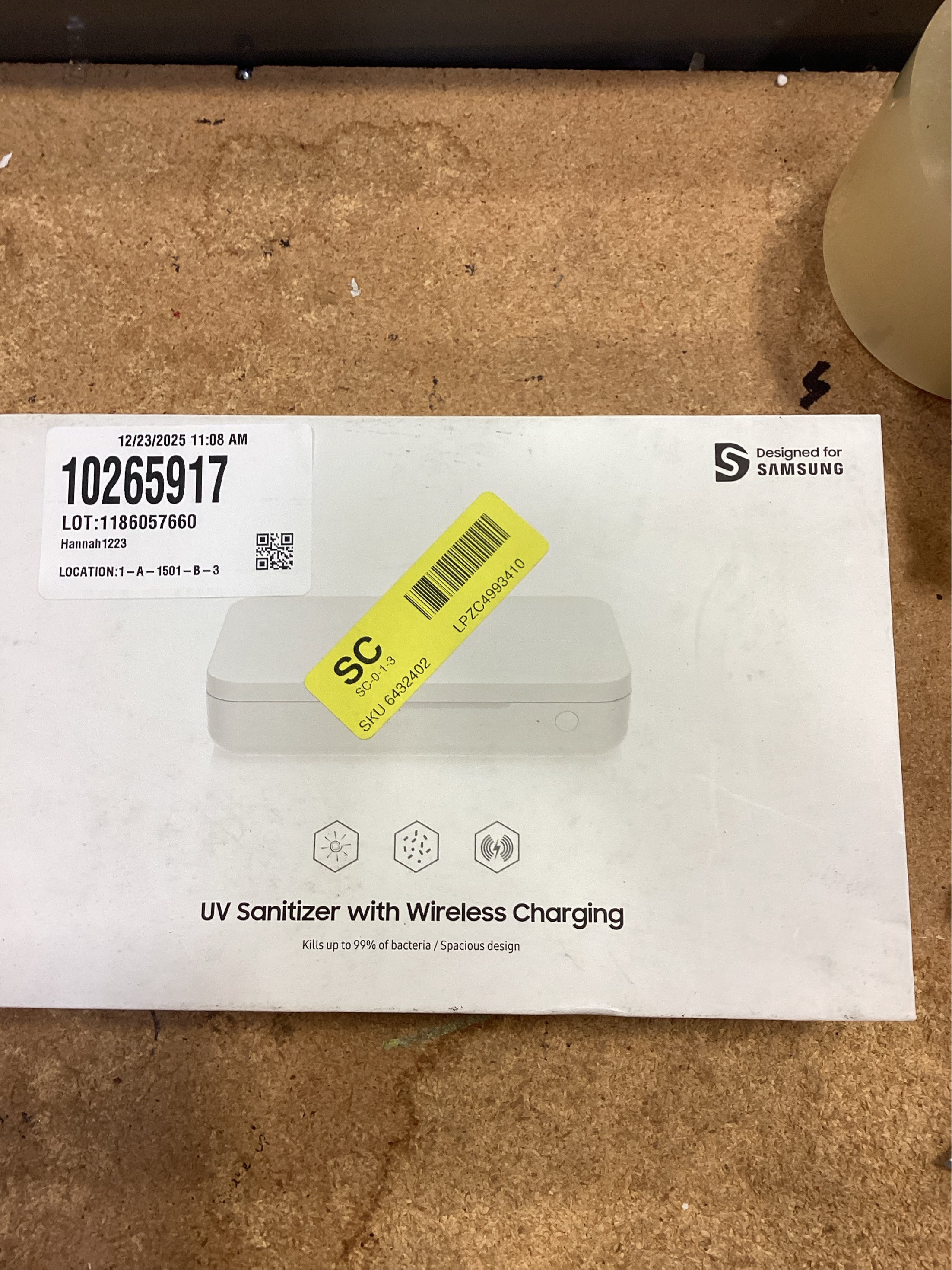 Samsung Electronics Qi Wireless Charger UV Sanitizer GP-TOU020SACWU - White