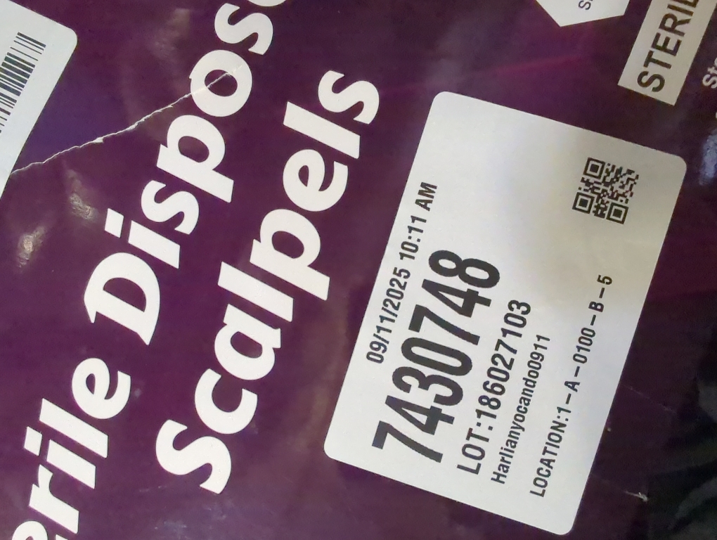 Disposable Scalpel Blades with Metal Handle, Dermaplaning Tool for Face Professional, Scalpel Knife for Mycology, dermaplaning Blades, Surgical scalpels, Non-Slip & Reusable Scalpel Handle.