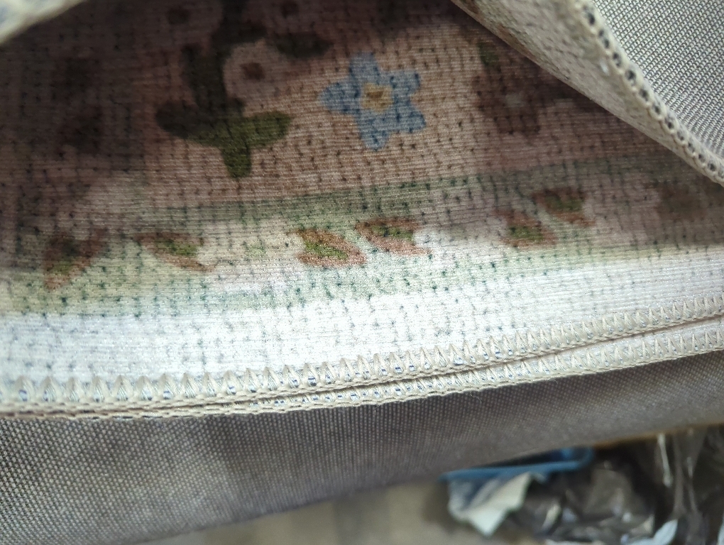 Size XL Color Grey flower area rug