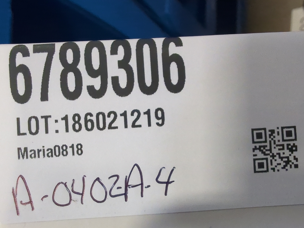 Therabody TheraFace Depuffing Cold & Heat Facial Treatment Wand - White