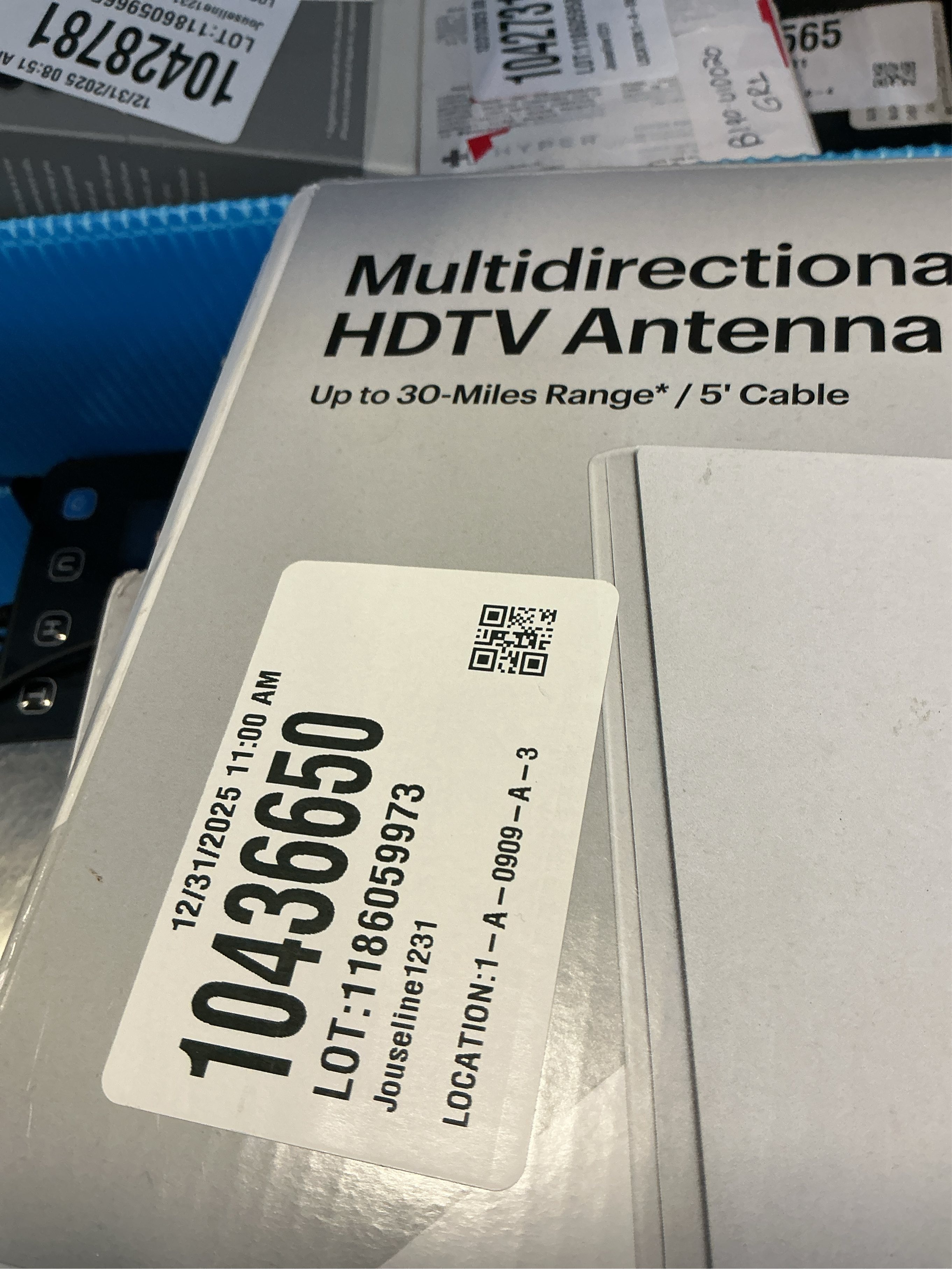 Best Buy Essentials™ - Multidirectional Indoor HDTV Antenna - 30 Mile Range - Off-white
