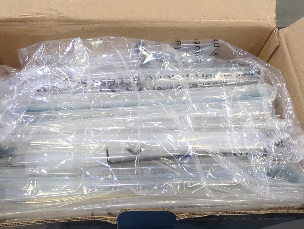 8-Pack Size 28x 20 Vacuum Storage Bags for Packing - Strong Vacuum Space Bags for Clothes - Premium Space Saver Quality - Size 28 x 20