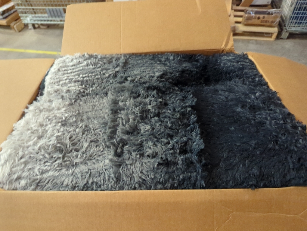 TABAYON Shaggy Navy Blue Rug, 2x3 Area Rugs for Living Room, Anti-Skid Extra Comfy Fluffy Floor Carpet for Indoor Home Decorative