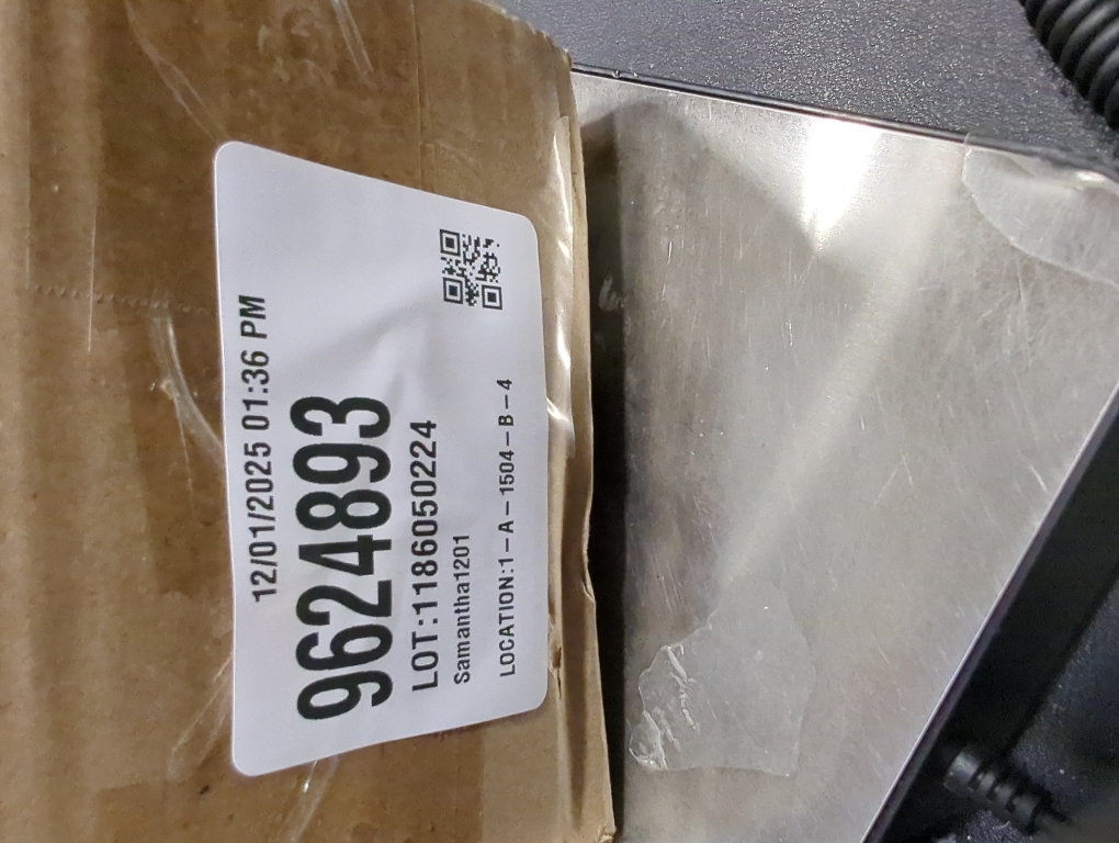 Hortsun 16 Packs E26 Vintage Ceramic Lamp Socket, Edison Industrial Pendant Metal Light Socket Replacement Screw in Light Bulb Holder for DIY Lighting, 600 Degrees Celsius Heat Resistant, Black