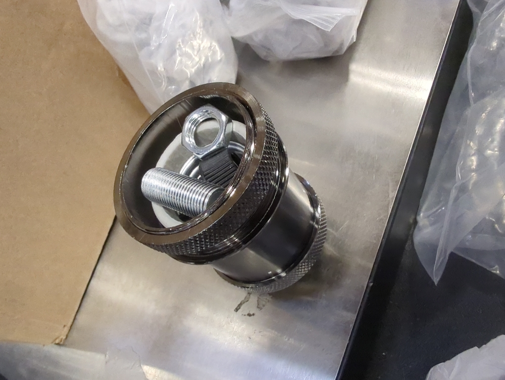 Hortsun 16 Packs E26 Vintage Ceramic Lamp Socket, Edison Industrial Pendant Metal Light Socket Replacement Screw in Light Bulb Holder for DIY Lighting, 600 Degrees Celsius Heat Resistant, Black