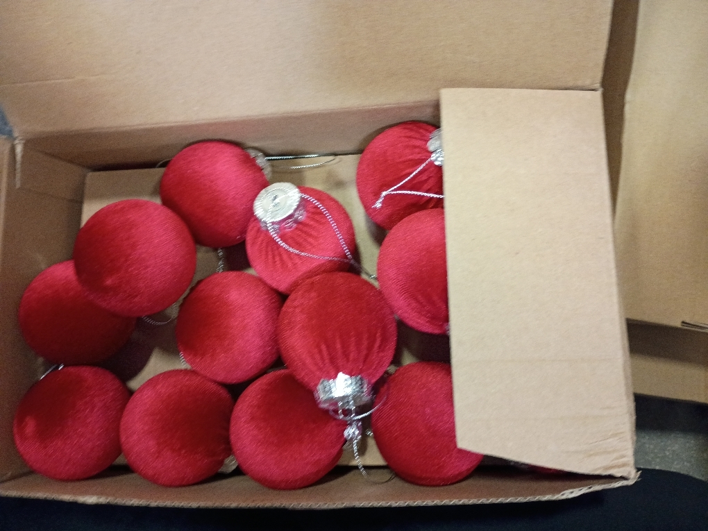 Woration 15pcs Christmas Tree Velvet Ball Hanging Red Ornaments DIY Decorations 2.36 inches Flocked Balls Shatterproof for Tree Xmas Holiday Party