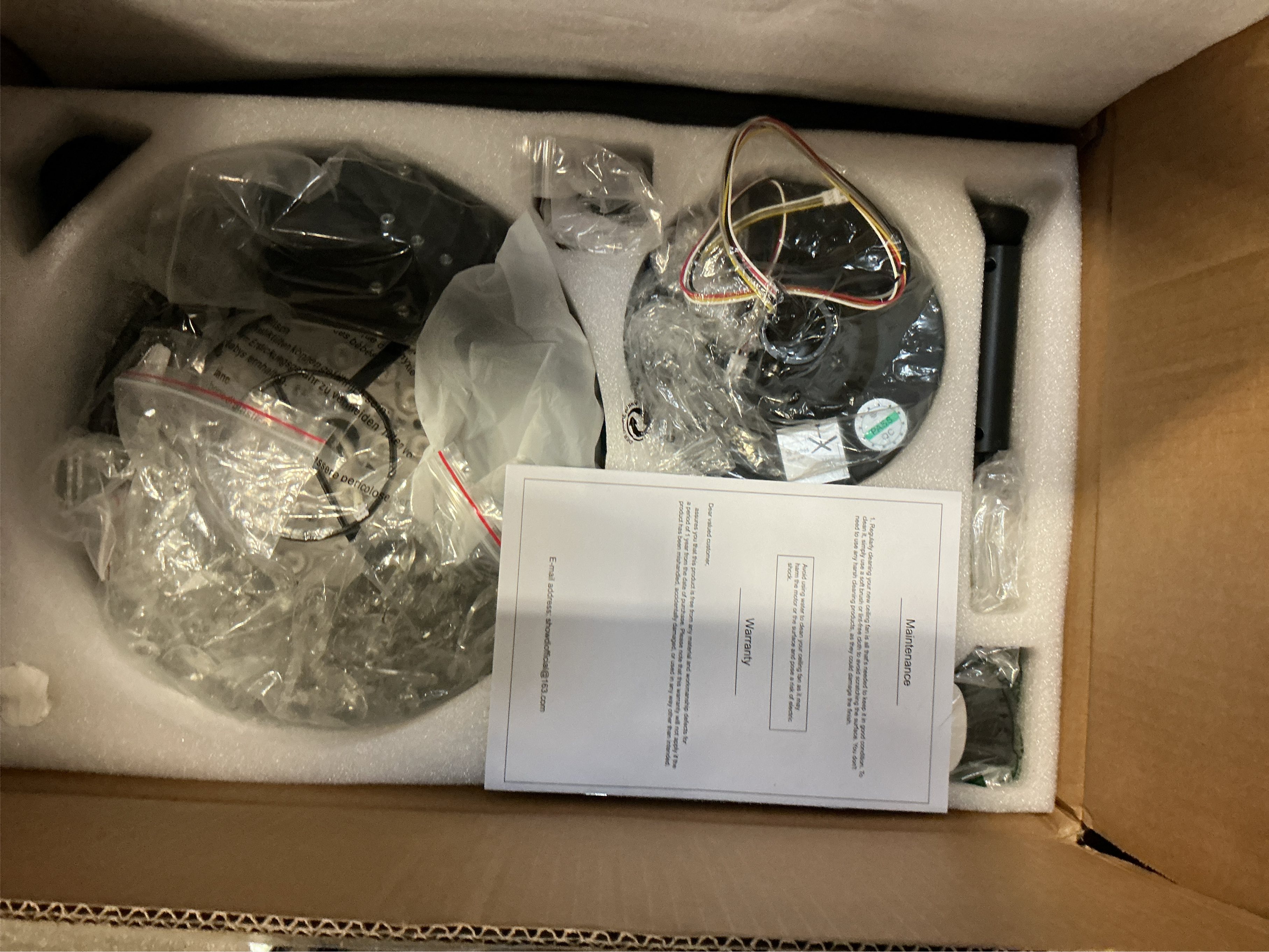 Chandelier Ceiling Fans with Lights and Remote,42in Chandelier Fan Ceiling,Crystal Ceiling Fan Fandelier with Lights,6 Speed 3 Timer Quiet Ceiling Fan for Bedroom (Black, 52 Inch)