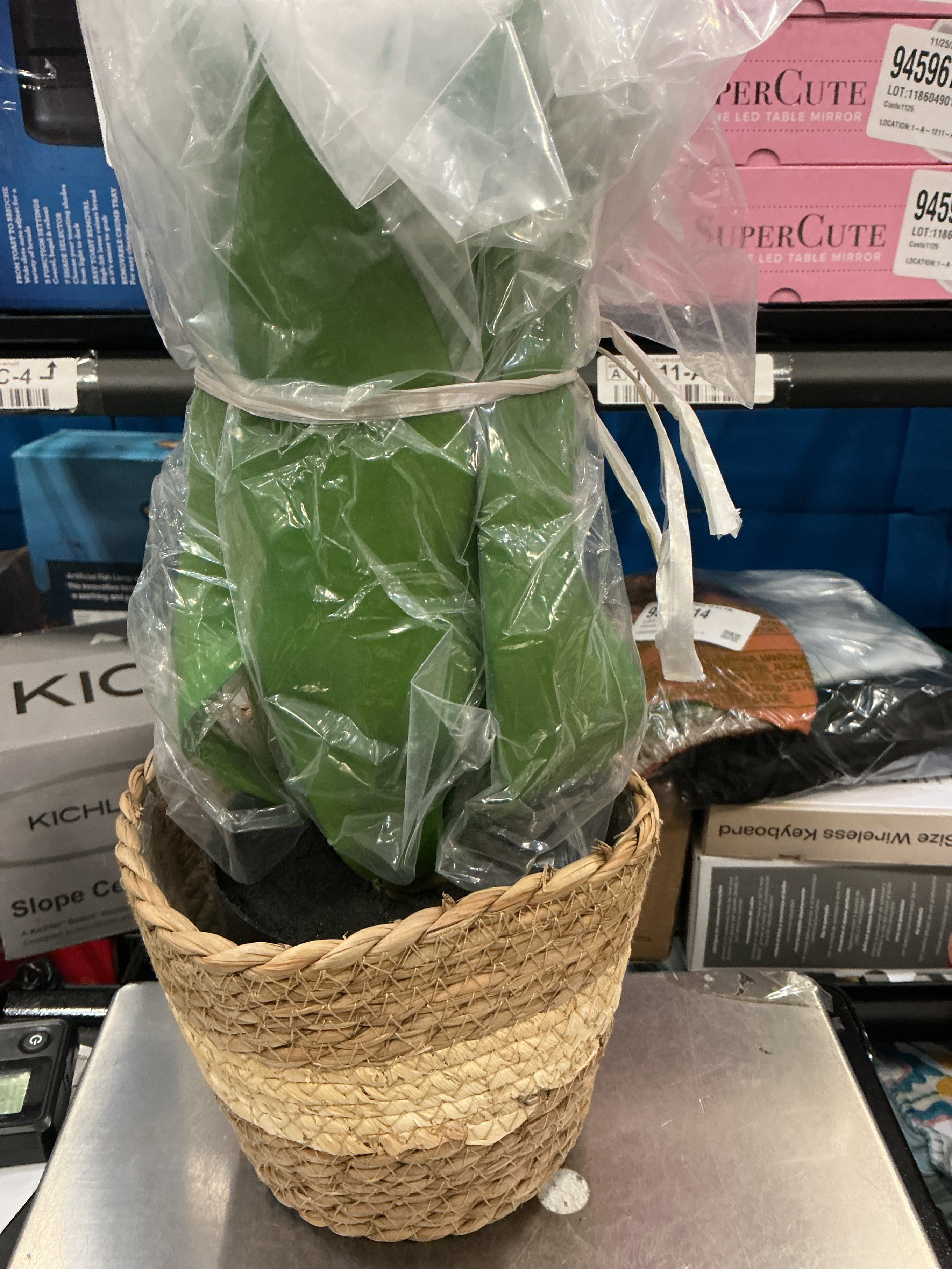 Velener Fake Agave with Rattan Pot, Artificial Plant Outdoor Agave - Fake Sucuulents Plants for Indoor and Outdoor Decor(15 Inch)