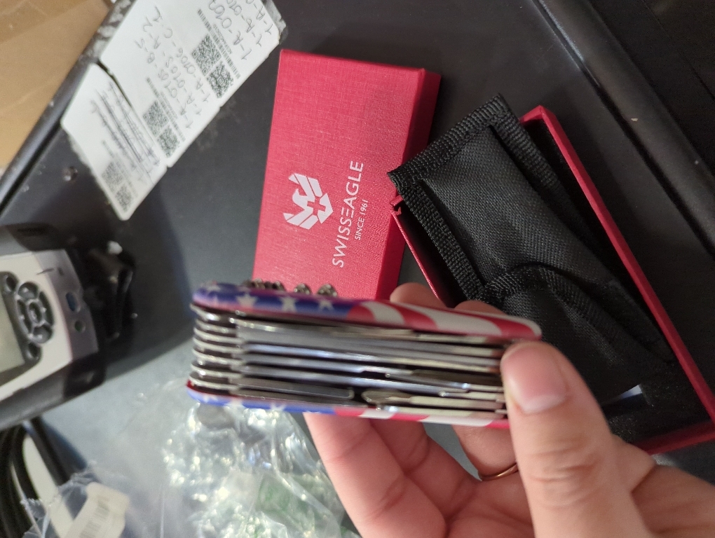 Swiss Eagle 30-in-1 Classic Pocket Knife, Premium Multi Tool Pocket Knife with Large Blade, Scissor, Screwdriver, Magnifying Glass, Tweezer for Gifts - American Flag