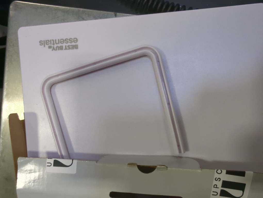 Best Buy essentials  - Multidirectional Indoor HDTV Antenna - 30 Mile Range - Off-white