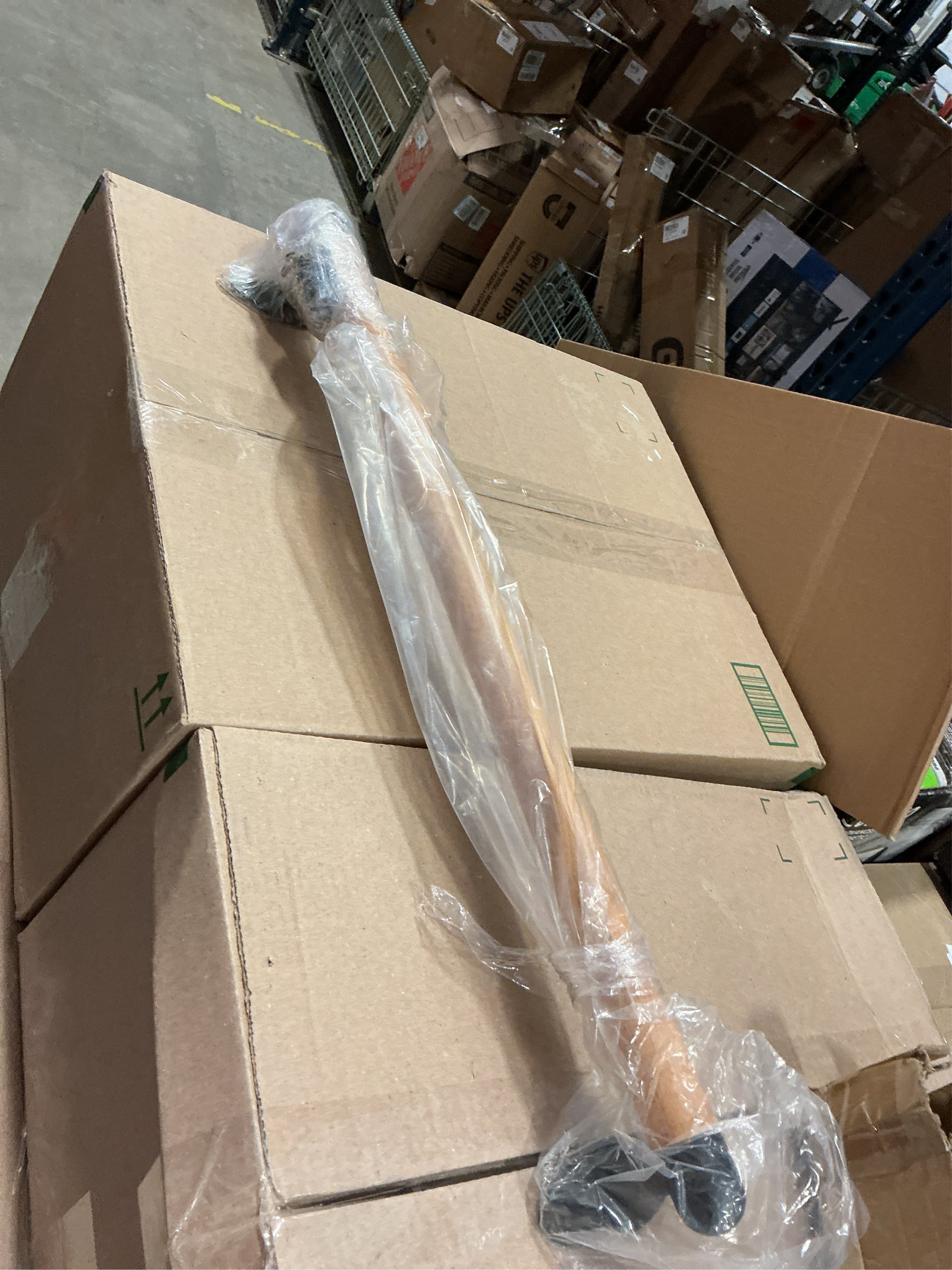 SELEWARE 26 Inch Wood Handrail Indoor Stairs Handrail Wall Mount Handrail w/Sturdy Metal Barckets, Barrier-Free Staircase Grab Bar for Elderly, 1.3 Inch Round