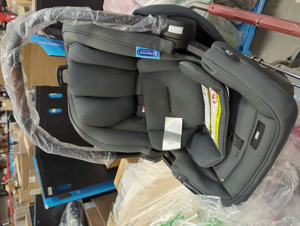 Graco Gomax Infant Car Seat, Ace, Lightweight, Reclining Rear Facing Car Seat Installs with or Without a Base