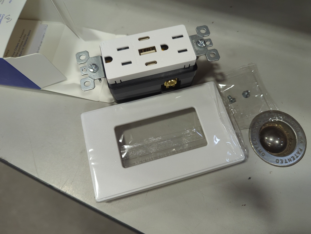 ELEGRP 30W 6.0 Amp 3-Port USB Wall Outlet, 15A Receptacle with Dual Type C & A Ports, Charger for iPhone/iPad/Samsung/LG/HTC/Android Devices, UL Listed, w/Wall Plate, 1 Pack, Matte White