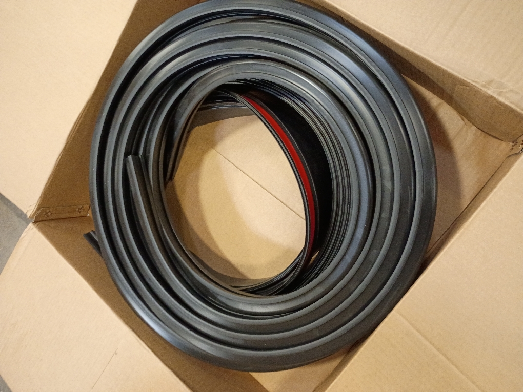 MYFAMIREA Fender Flare Edge Trims, 33Ft EPDM Fender Flares Rubber Seal for Car and Truck Wheel Wells with Automotive Adhesive Grade Tape Bonds T-Style Universal Rubber Trim Edging