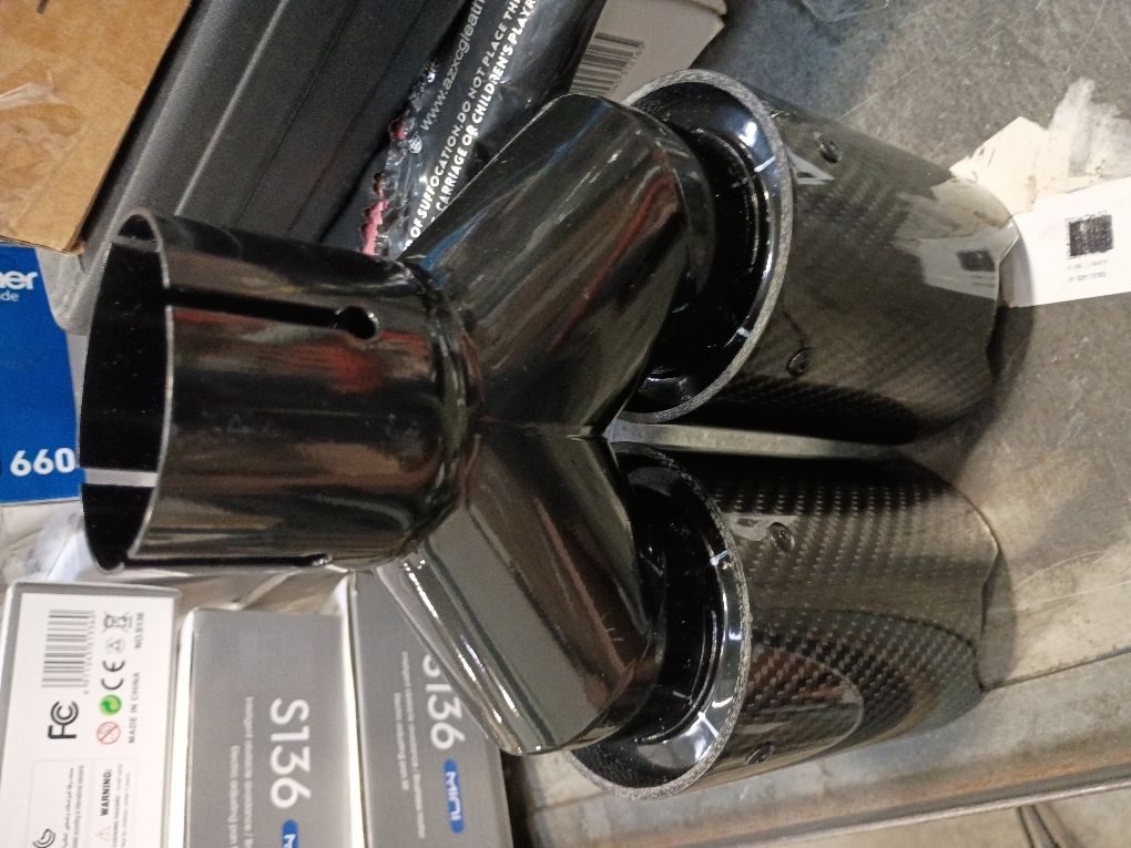 1-Pack Carbon Fiber Dual Exhaust Tips 2.5 Inlet to 3.5 Outlet, Universal Tailpipe 2.5 Inch Exhaust Muffler Tips (Gloss)