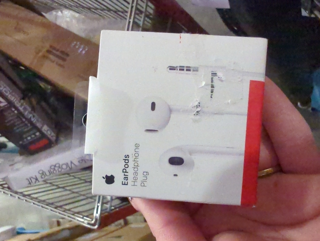 Apple EarPods Headphones with 3.5mm Plug, Wired Ear Buds with Built-in Remote to Control Music, Phone Calls, and Volume