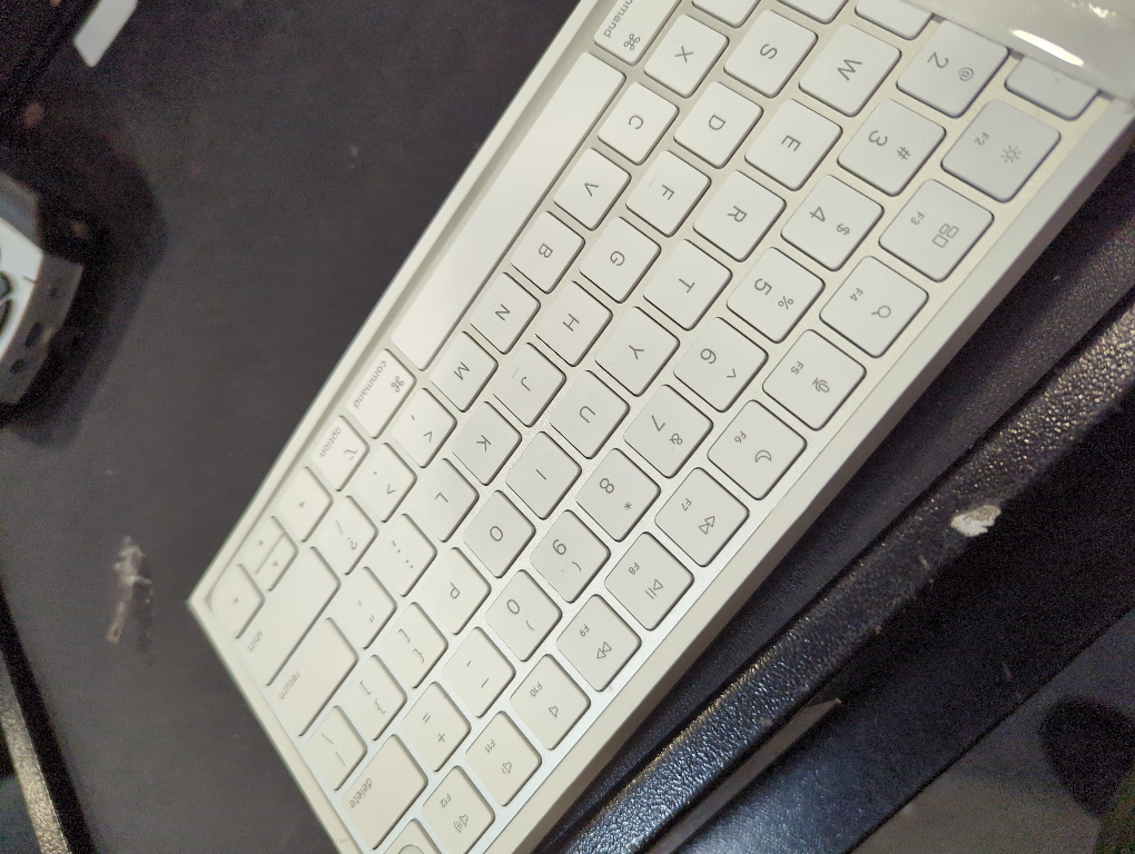 Apple Magic Keyboard with Touch ID - Silicon