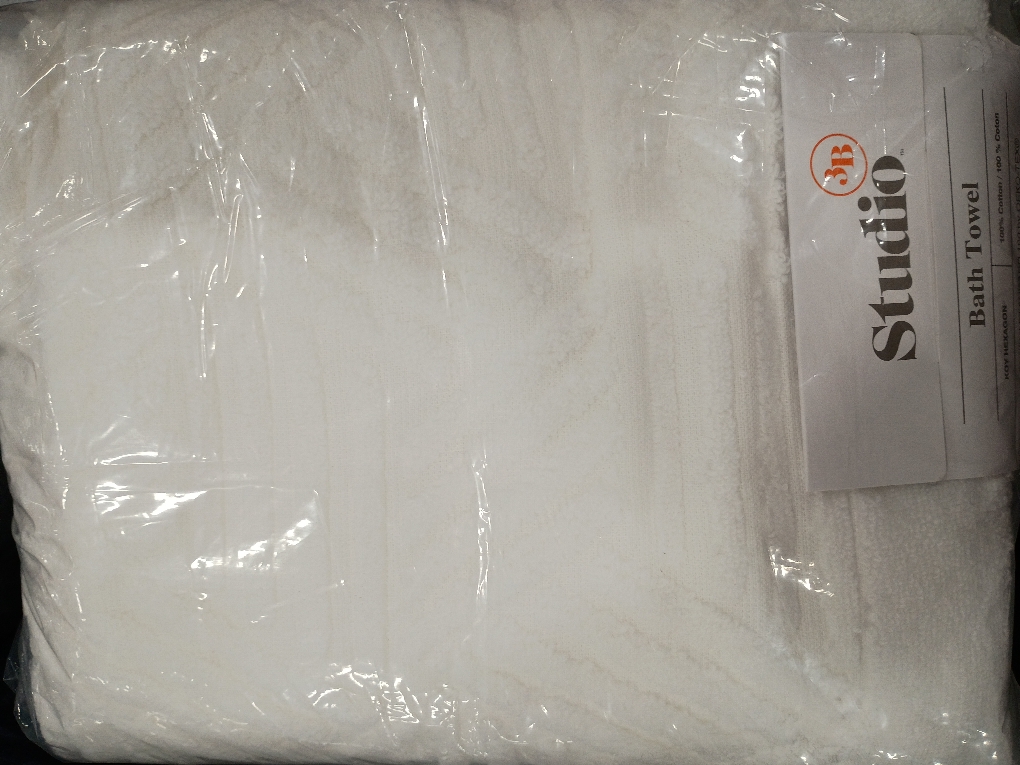 Studio 3B Geometric Jacquard Bath Towel in Bright White (Set of 3)