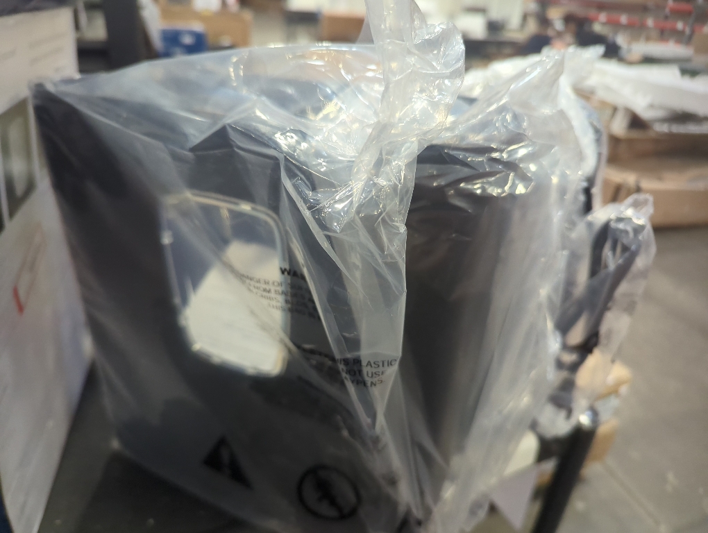 Color Black Insignia™ - 6-Sheet Crosscut Shredder - Black