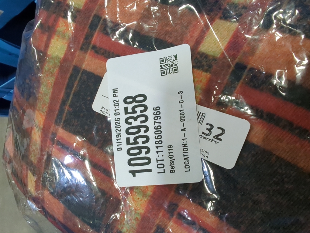 SIZE L....Legendary Whitetails mens Maplewood Hooded Shirt Jacket