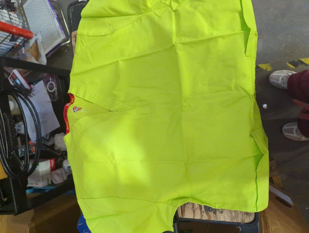 Size M..Men's Scrub Top