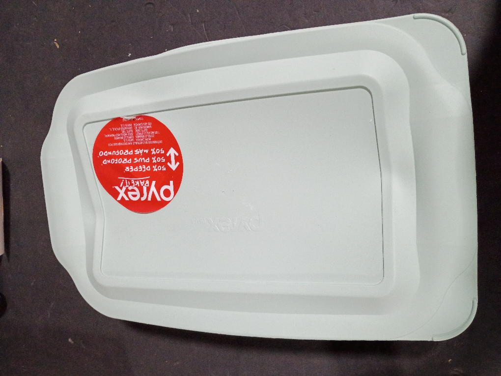 Pyrex Deep 9 x 13 in. Rectangular Glass Baking Dish with Sage Green Lid