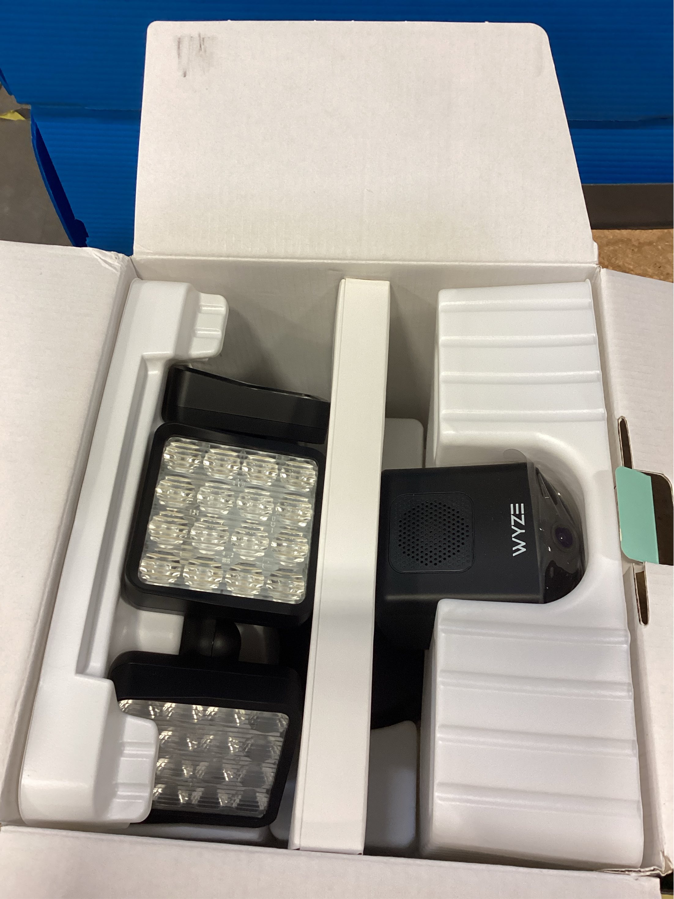 Wired Outdoor Wi-Fi Floodlight Pro Home Security Camera with 2K resolution, App and Voice Control, Black