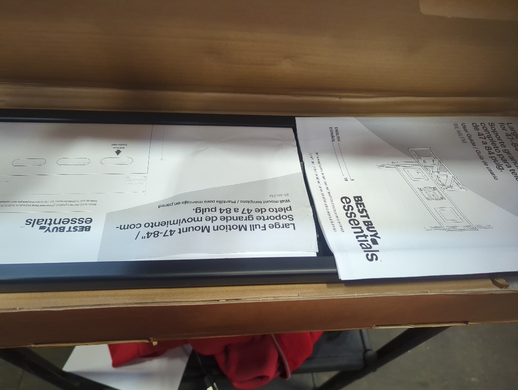 BestBuy essentials Full Motion TV Wall Mount for 47–84 TVs - Black (3B)