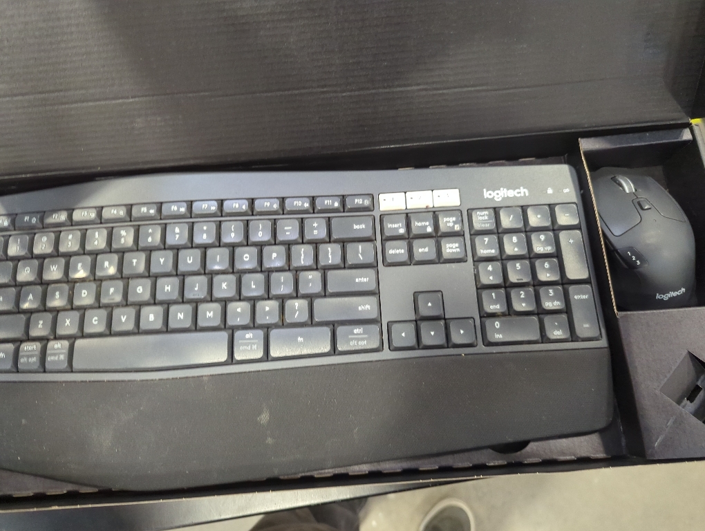 Logitech MK850 Performance Wireless Keyboard and Mouse Combo