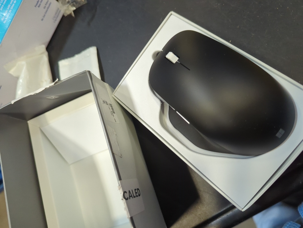 Incase Bluetooth Ergonomic Mouse – Designed by Microsoft – Two Thumb Buttons, Easy to Grip Thumb Rest, Precision Tracking, Connects 3 Devices, 15 Month Battery Life, Mac/Windows PCs/Laptops (Black)