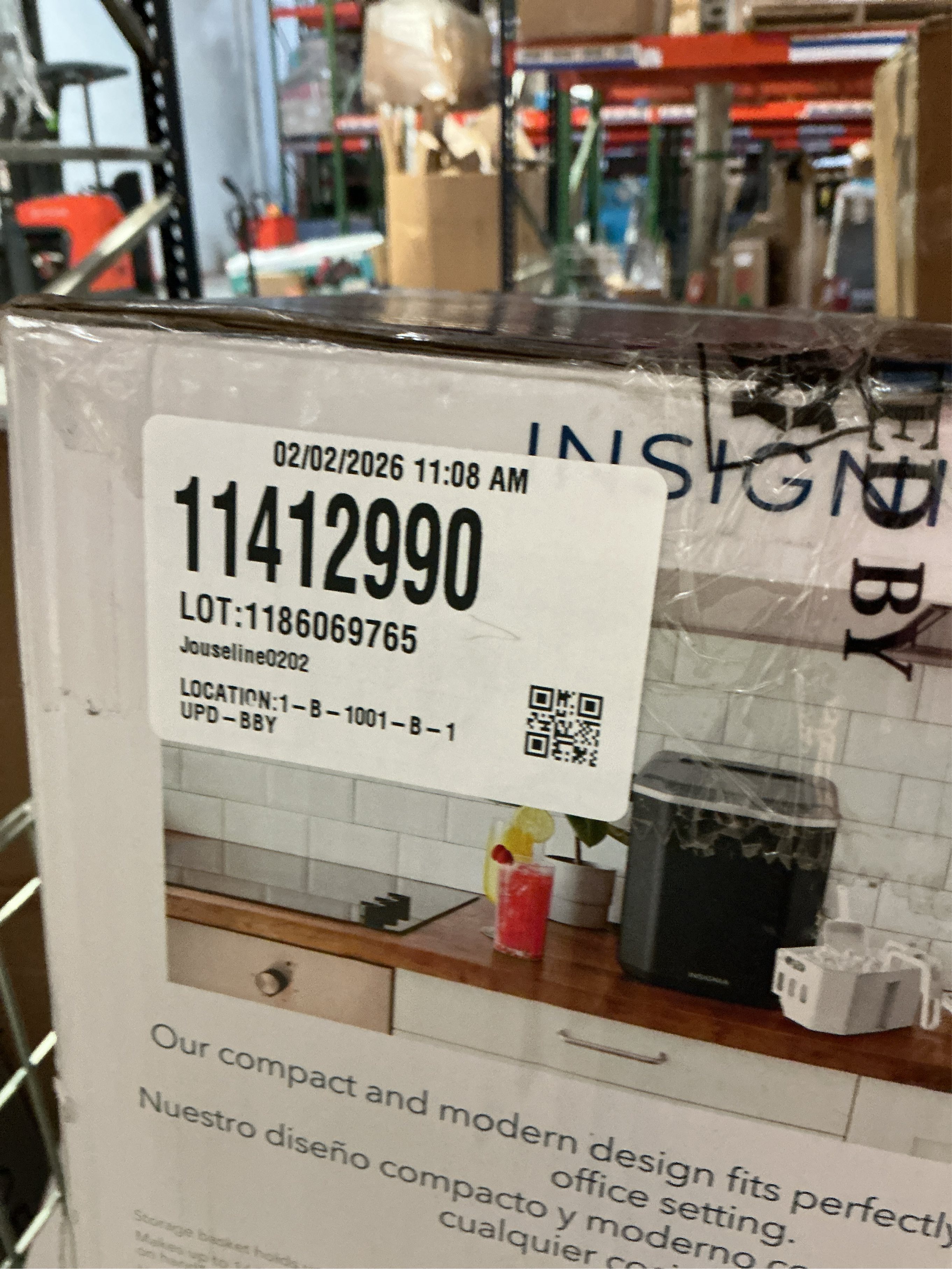 Insignia™ - 16 Lb. Portable Icemaker with Ice Scoop and Scoop Holder - Black