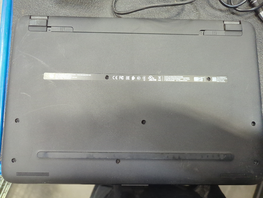 HP Notebook - 15-ay013ca With Charger