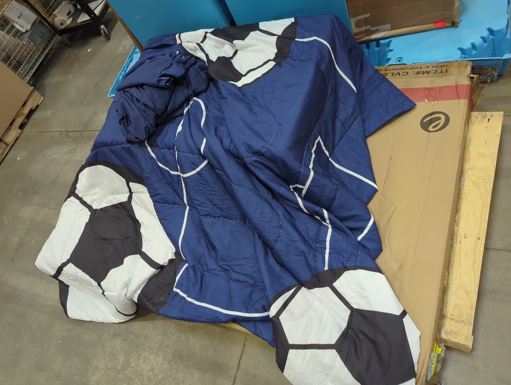 jejeloiu Football Comforter Set Twin Size Kids Soccer Ball Pattern Comforter for Boys Girls Teens Sports Theme Bedding Set Breathable Football Court Duvet Set Room Decor Quilt Set
