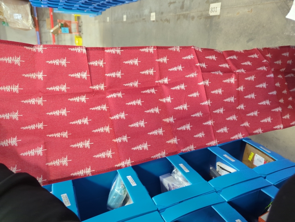 Artoid Mode Red Xmas Tree Christmas Table Runner, Seasonal Winter Kitchen Dining Table Decoration for Home Party Decor 13x72 Inch