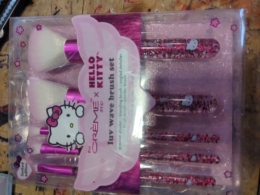The Crème Shop 5-Pc. Hello Kitty Luv Wave Brush Set - White