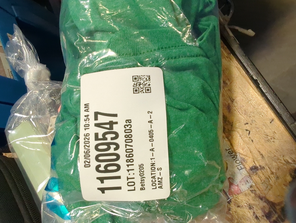 Size S...Dr. Seuss The Grinch 'Grinch Face' Unisex T-Shirt