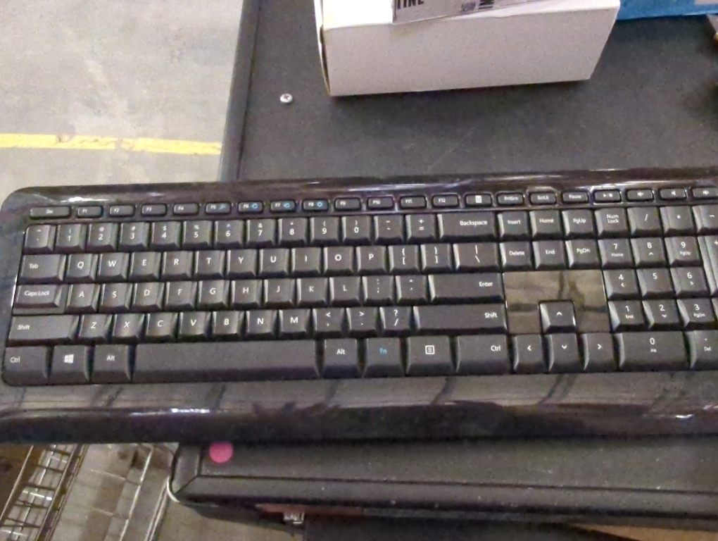 Microsoft Wireless Keyboard 850 Special Edition with AES - Black. Wireless Keyboard. Snap-In USB Transceiver