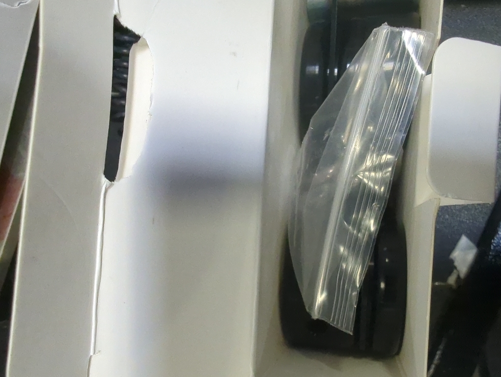 Flag Pole Rings, Aluminum Alloy Flag Pole Clips Swivels 360° Rotating Anti Wrap Mounting Ring with Carabiner, Flag Pole Kit Parts (Φ:1 Inch -Pack of 4(Black))