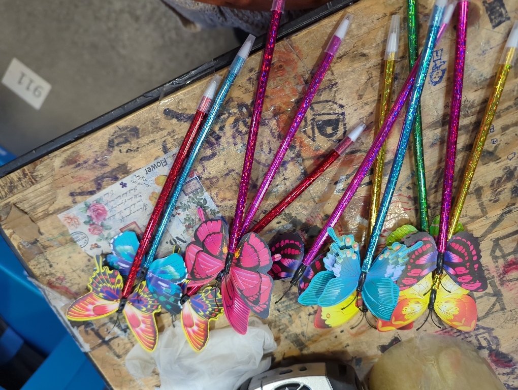 Leery 12 Pieces Butterfly Ballpoint Pens,0.5 mm Random Butterfly Black Ink Pens for School Office Supplies Home Decor Party Gift. (2D)