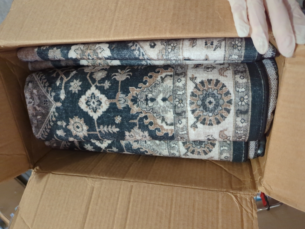 Decorative rug for living room, bedroom and any other place in the house, with Bello's print