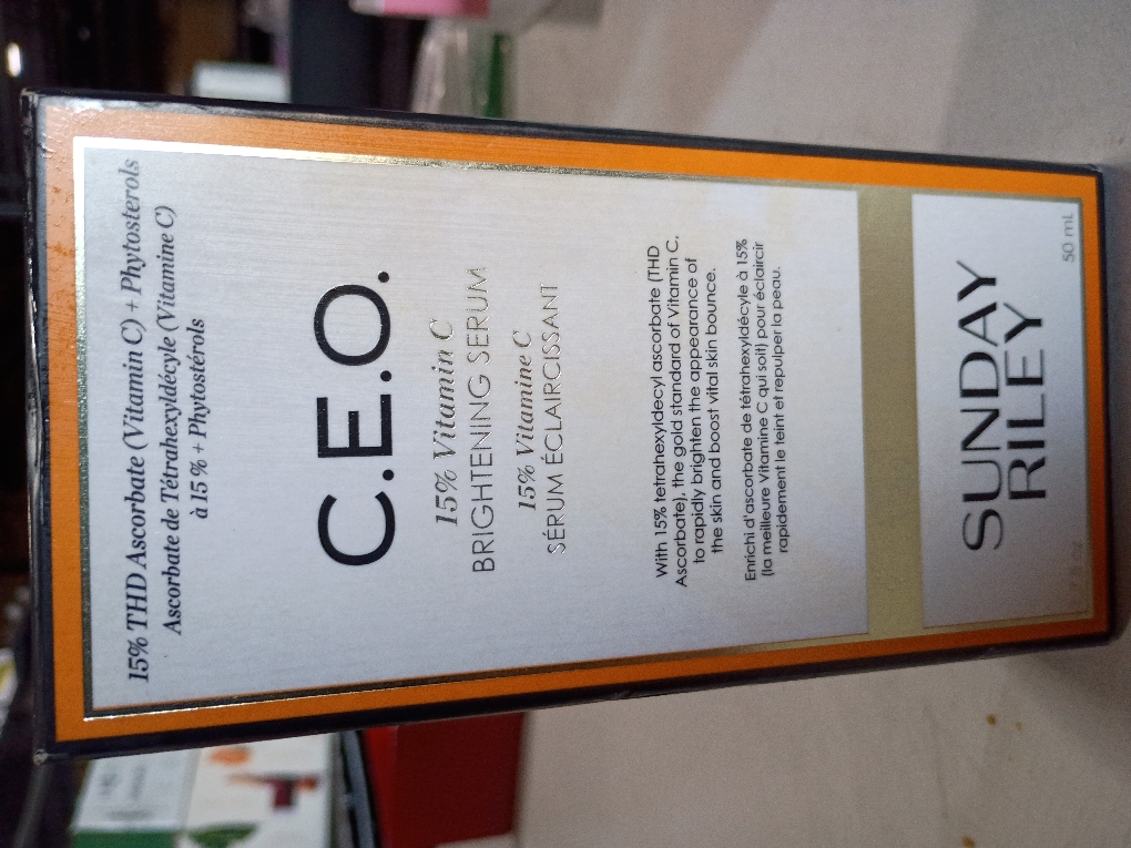 SUNDAY RILEY C.E.O. 15% Vitamin C Brightening Serum