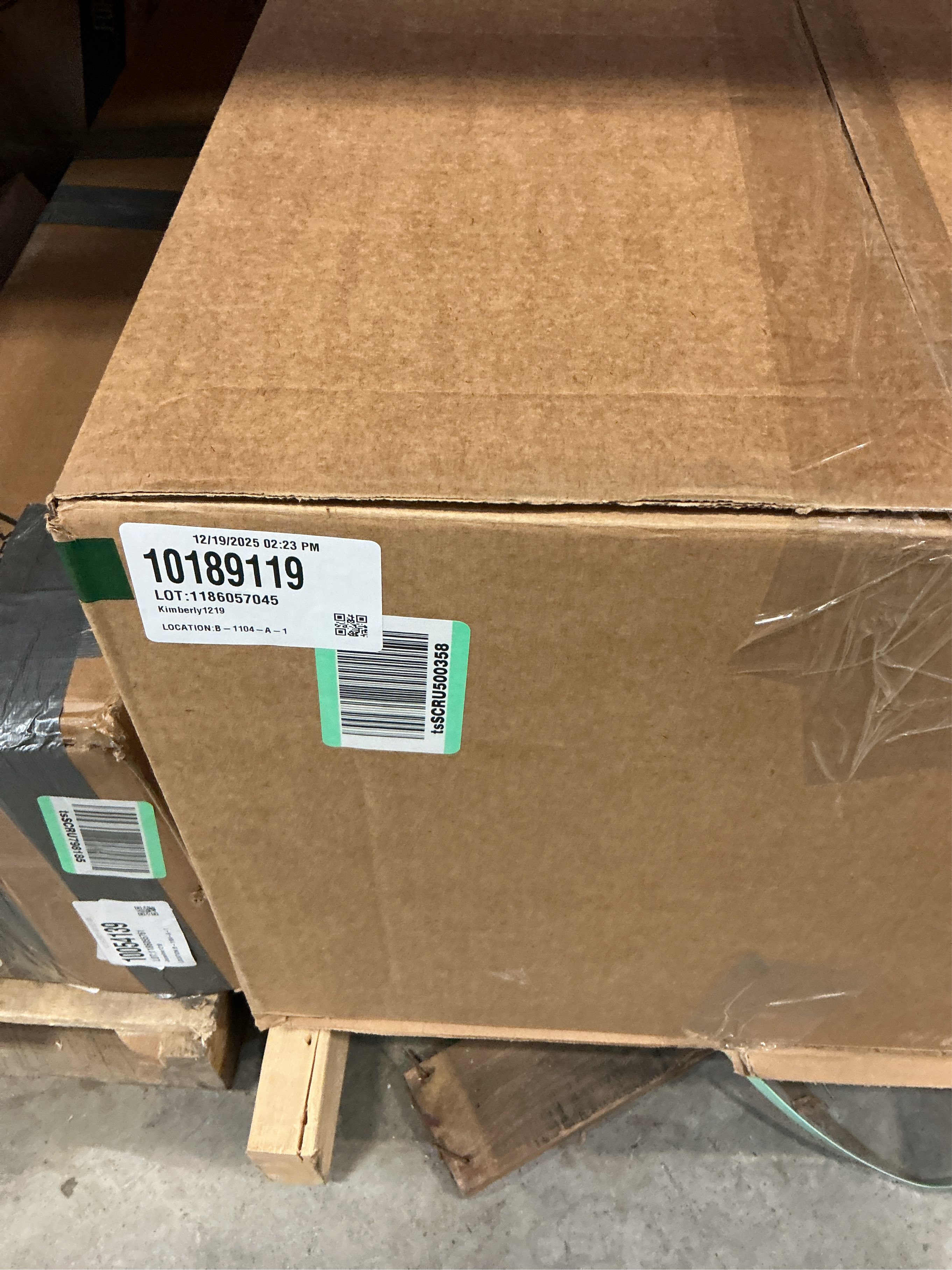 VASAGLE C-Shaped Side Table, End Table with Charging Station, C Table for Couch, Sofa, Adjustable Feet, for Bedroom, Living Room, 2 USB Ports and Outlets, Heather Greige ULET362K02