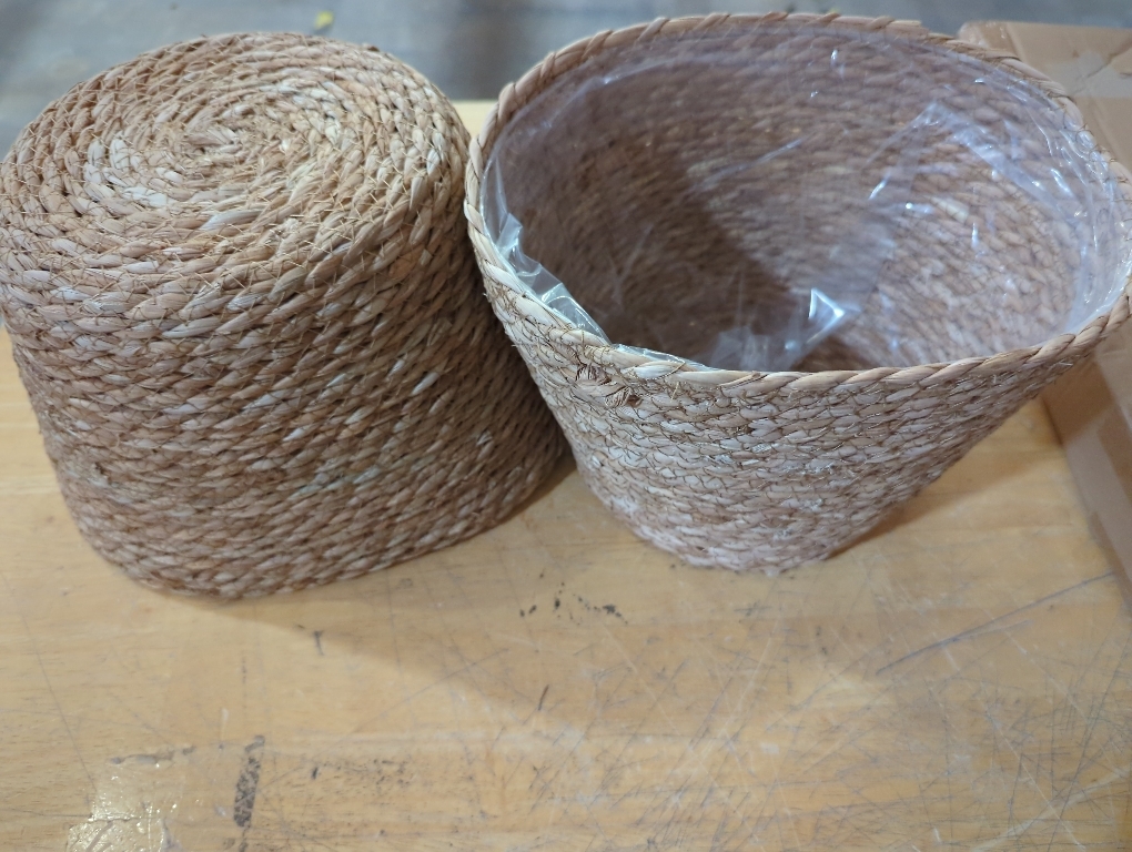 4 Pcs Large Premium Seagrass Planter Basket with Plastic Lining Natural Stylish Planter Baskets Indoor Outdoor Plants Woven Wicker Baskets for Plants Flower Pots Cover and Room Decor(10.2x7.5x7.5)