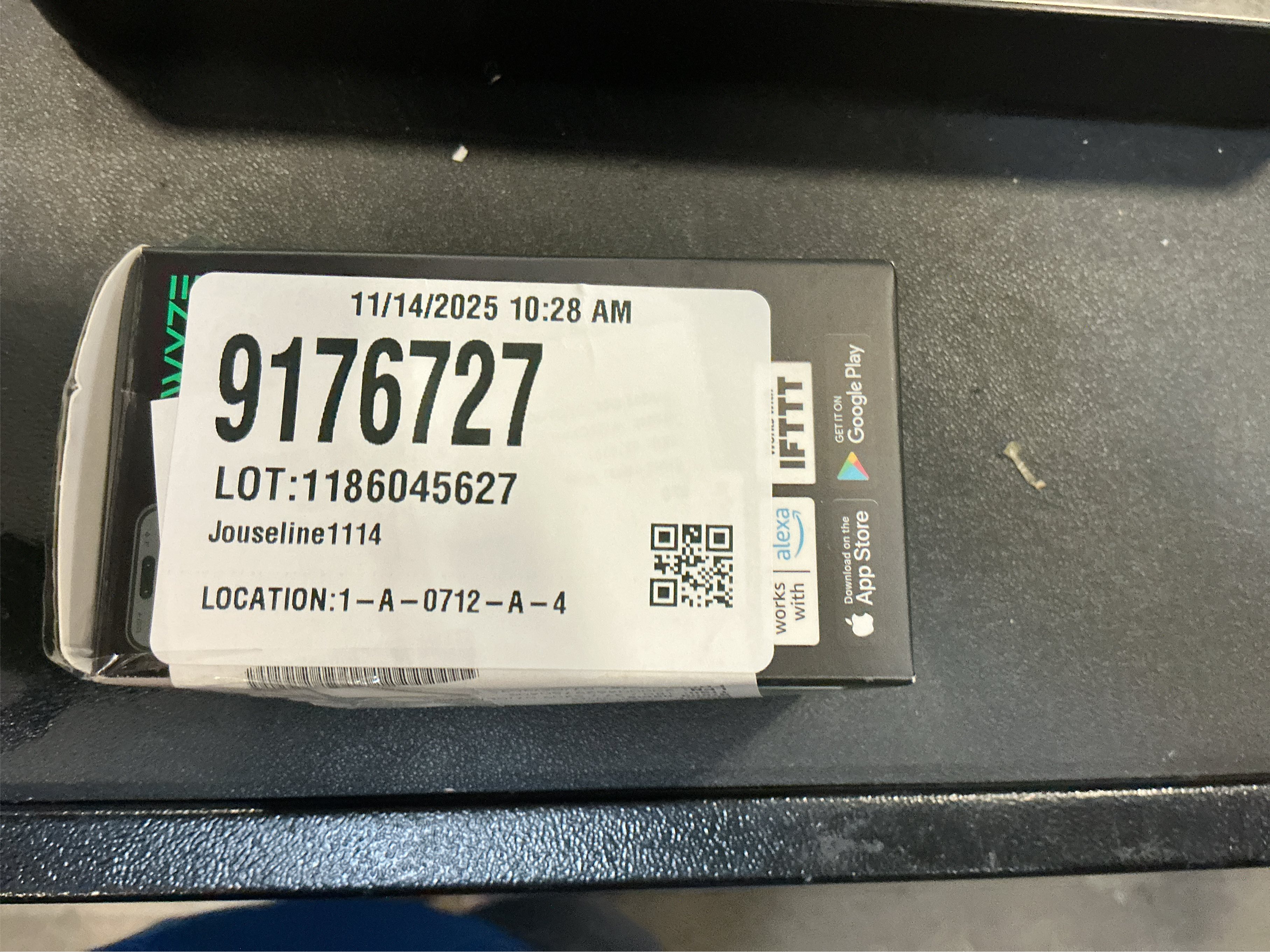 Wyze Cam V4 Plug-in Indoor and Outdoor Smart-Enabled Security Camera