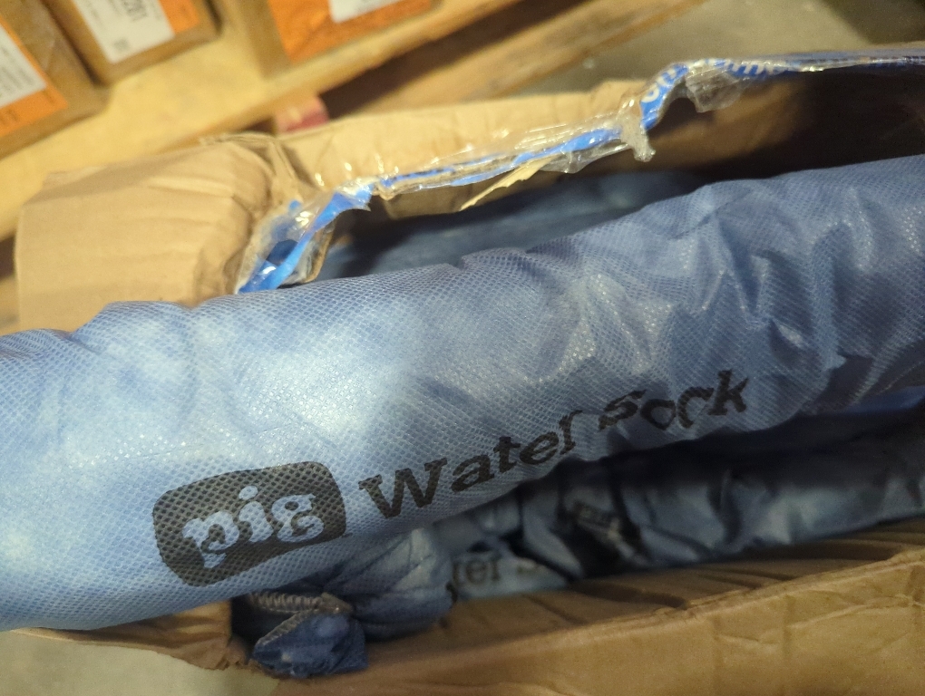 Set of 6 PIG Super Absorbent Sock for Water | 6 Pack | ext. dia. 3 x 4' L | Absorbs Up to 1.75 Gallons per Sock | PM50635