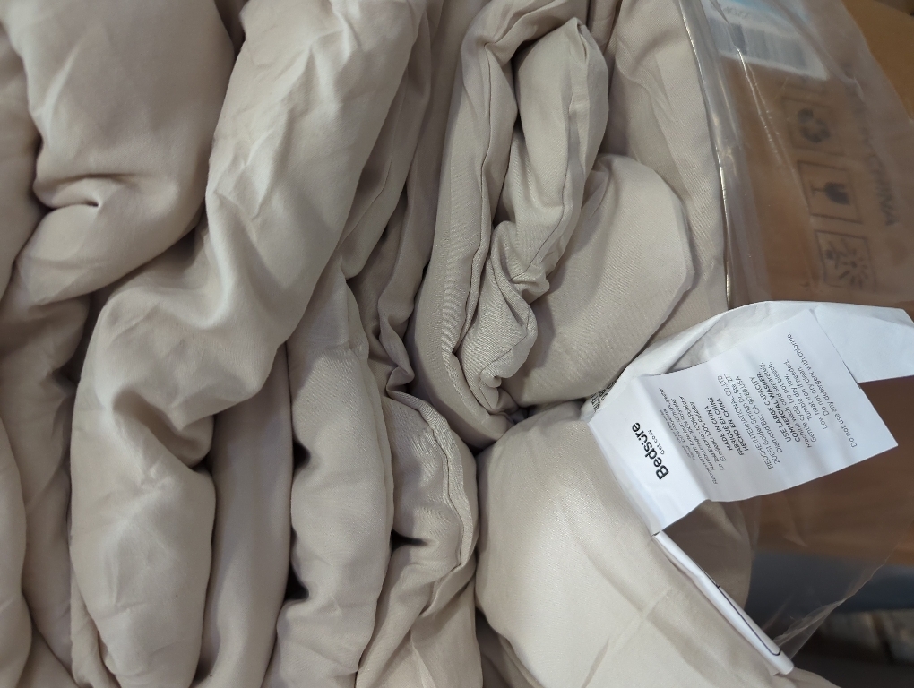 Bedsure Comforter Duvet Insert - Quilted Comforters Queen Size, All Season Duvet, GentleSoft Down Alternative Bedding, with 8 Tabs, Gifts for Women/Men, Beige, Queen 88 x 88 Inches