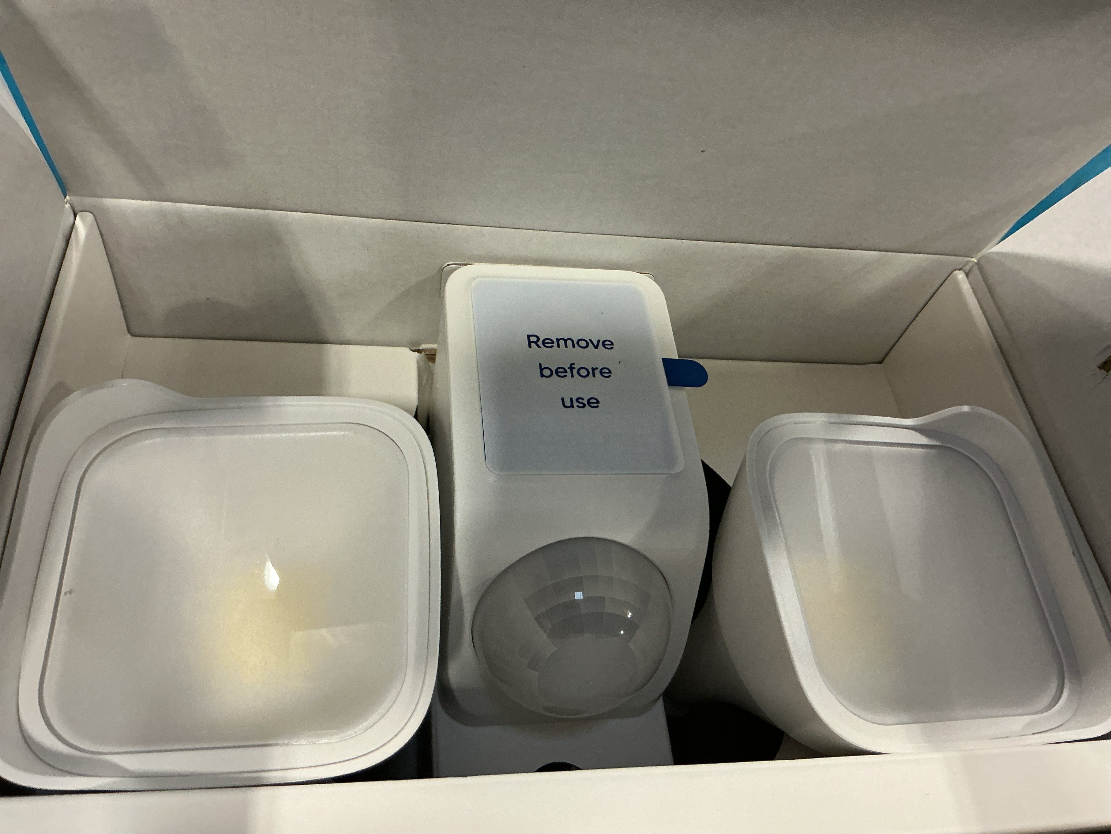 WYZE Floodlight Camera v2, Security Camera Outdoor, 2K HD with Color Night Vision, 2800-Lumen LEDs, 160° Wide View, 105dB Siren, Works with Alexa & Google Assistant, Wired, Free Expert Support