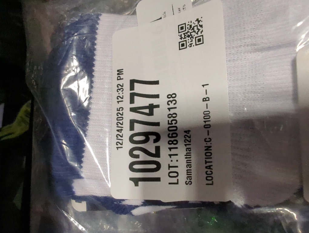 Ole Miss Quarter length crew socks